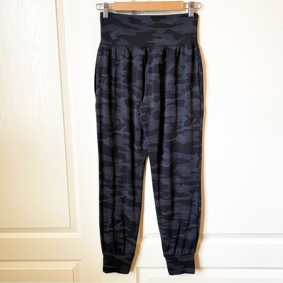 Athleta Salutation Camo Jogger Small - Picture 5 of 11